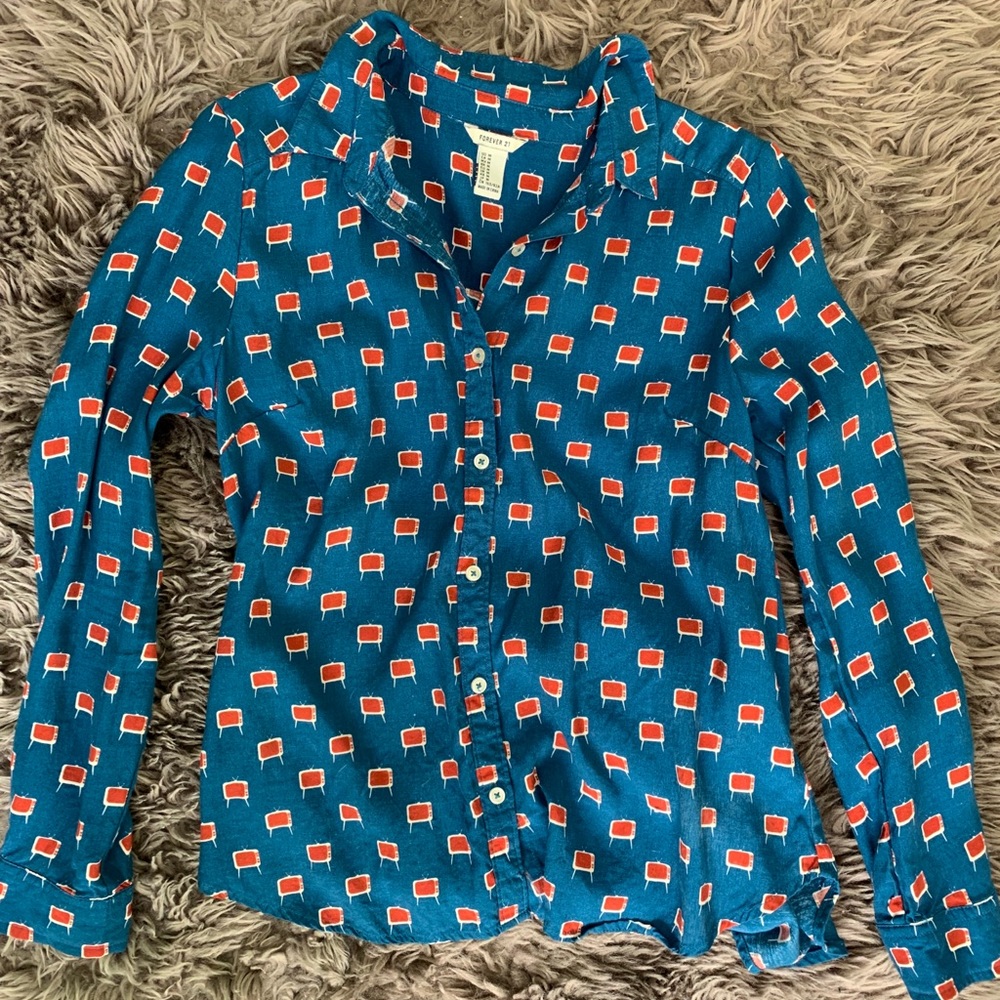 Cute tv print button up